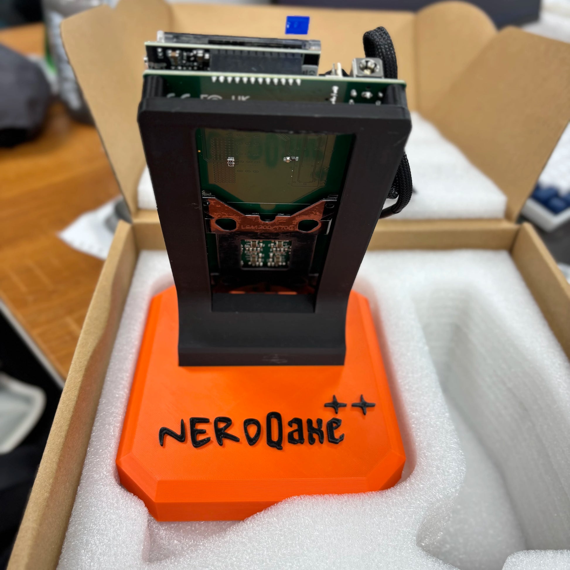 New Bitaxe NerdQaxe++ BTC Mining Machine With a Computing Power of 4.8TH/s and Power Supply