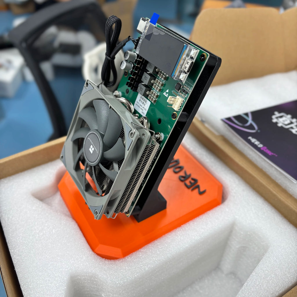 New Bitaxe NerdQaxe++ BTC Mining Machine With a Computing Power of 4.8TH/s and Power Supply