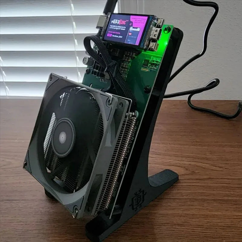 2025 New Bitaxe NerdQaxe++ 4.8TH/s 78w Bitcoins Miner 4 PCS BM1370 Asic Chip Solo BTC miner With PSU Btc Mining Machine