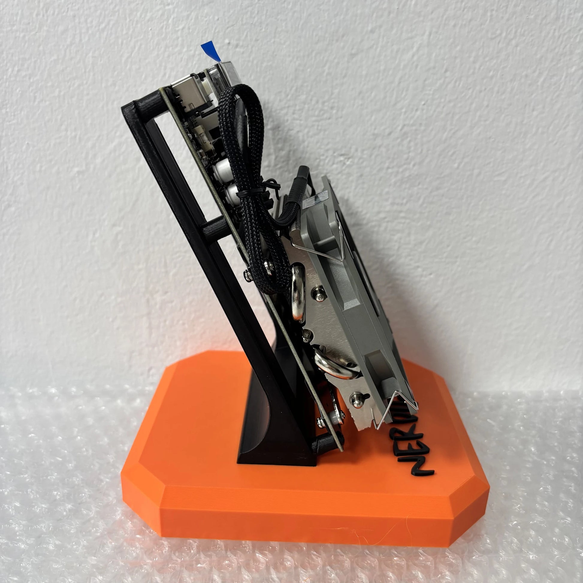 CE/FCC Certification 100% Original NerdQaxe++ 65W 4.8Th/s BM1370 Asic Chip Sha256d BTC BCH DGB Bitcoin Crypto Miner