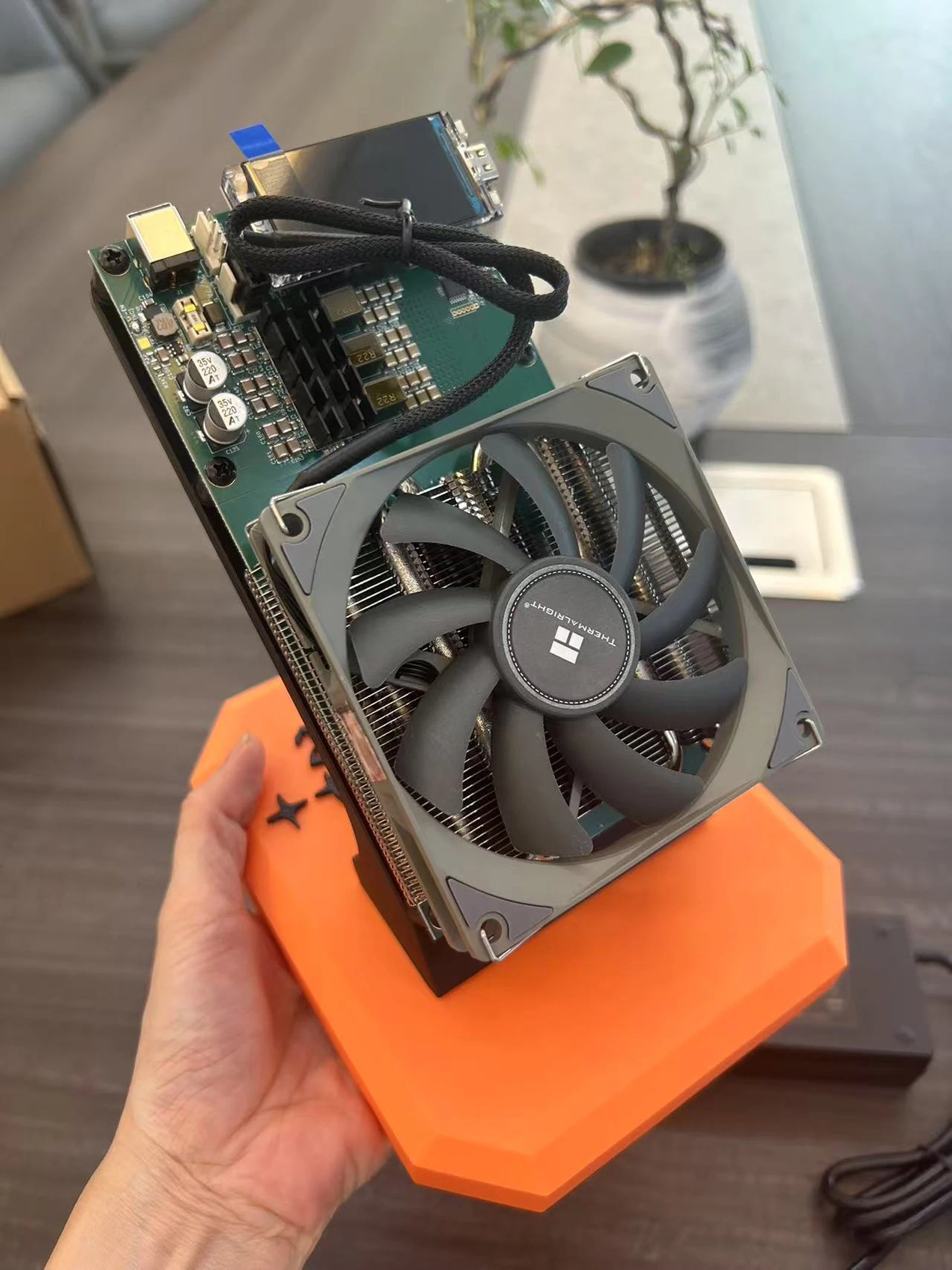 Free Shipping New NerdQaxe++ 4.8TH/s Bitcoin Miners BM1370 Asic Chip Solo BTC 68W 2.4G WiFi BTC Mining Machine