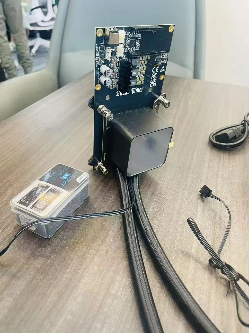 2025 New Bitaxe NerdQaxe++ Hydro 4.8TH/s Bitcoins Miner 4 PCS BM1370 Asic Chip Solo BTC Miner 78W With Power Supply